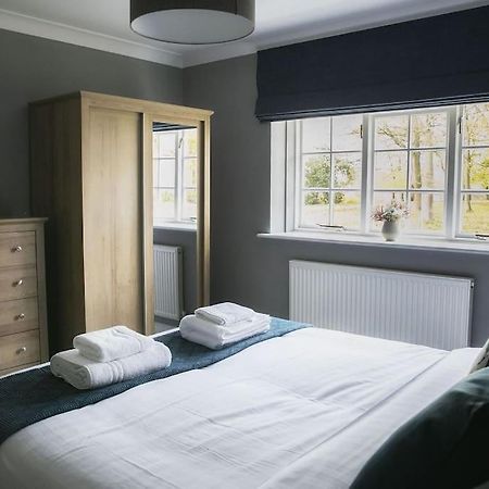 Walshford Lodge Cowthorpe 外观 照片