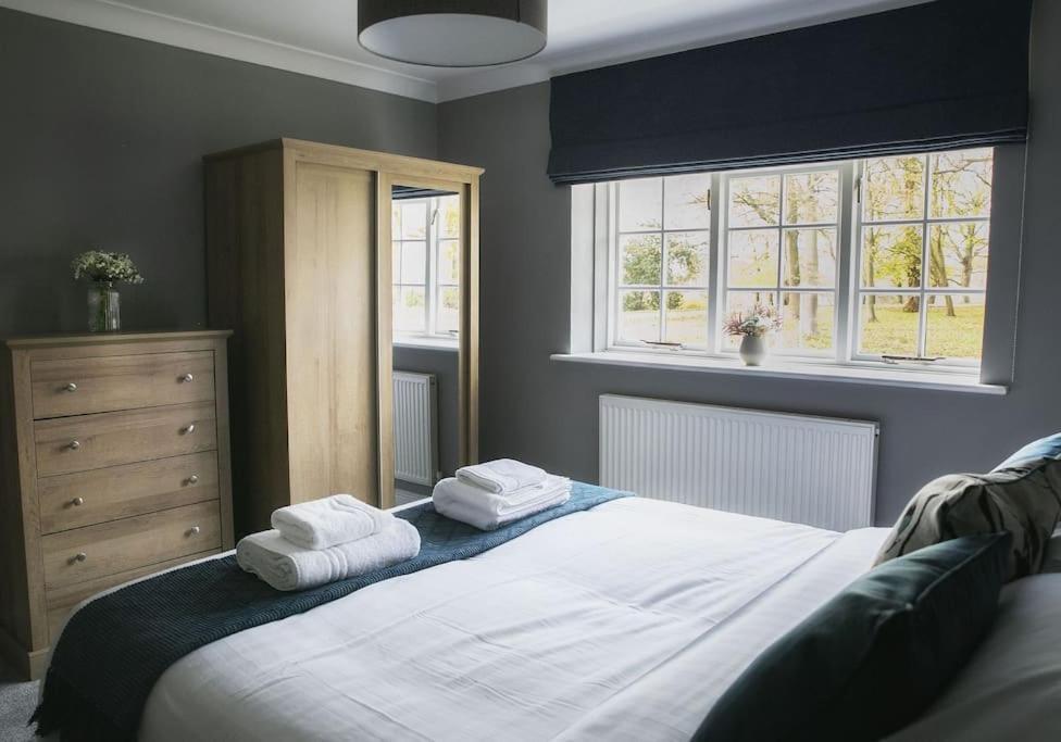 Walshford Lodge Cowthorpe 外观 照片